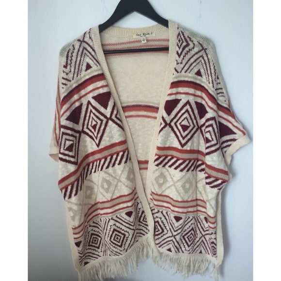 Boho fringed knitted poncho - Picture 3 of 6
